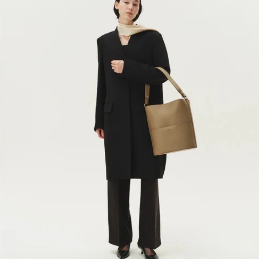 Freja - Tall Tote in Taupe - Picture 7 of 8